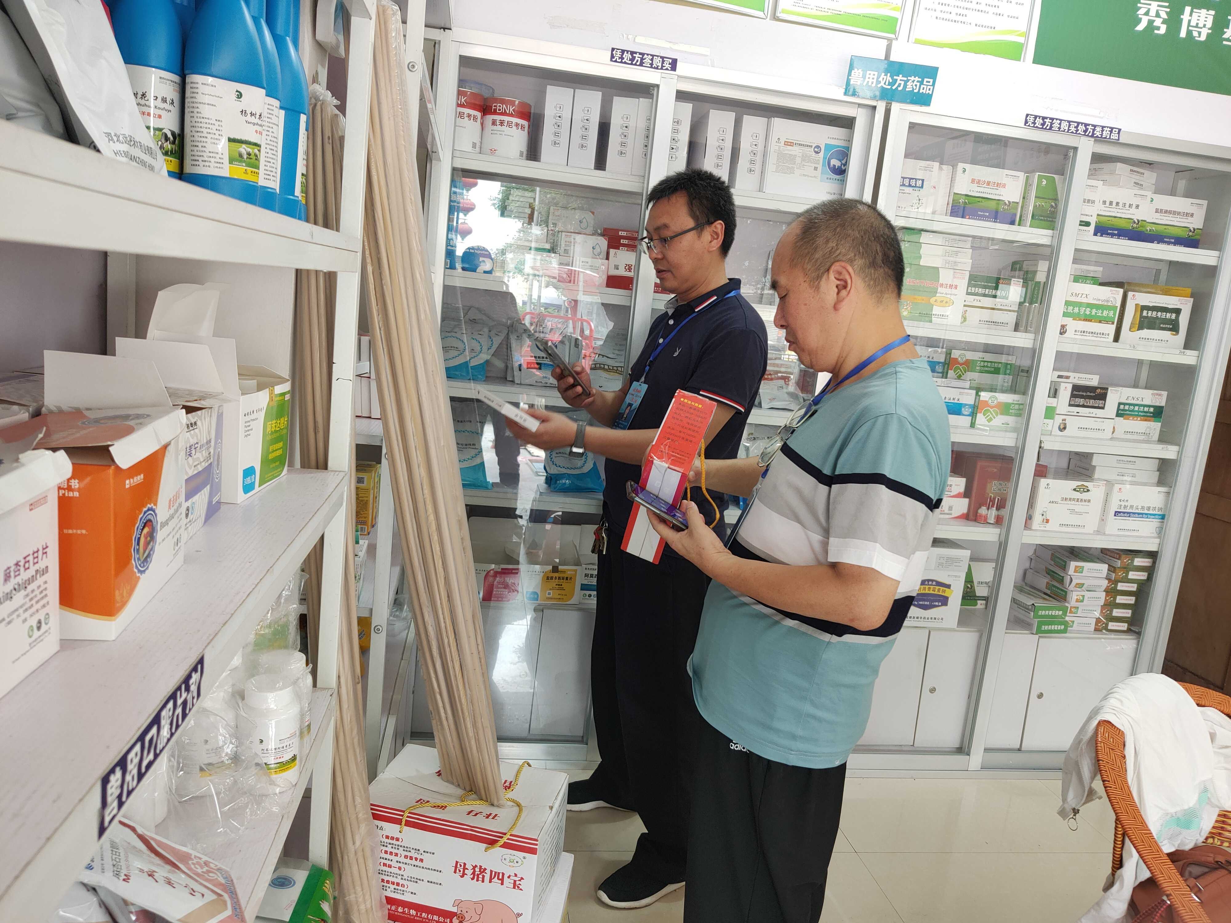 三都县农业农村局开展兽药店、饲料店质量安全检查和指导工作